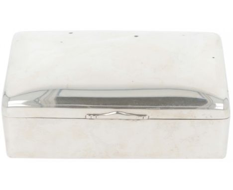 Sleek rectangular model with convex lid. The Netherlands, Haarlem, A. Presburg, 1951, hallmarks: lion, Minerva, maker's mark,