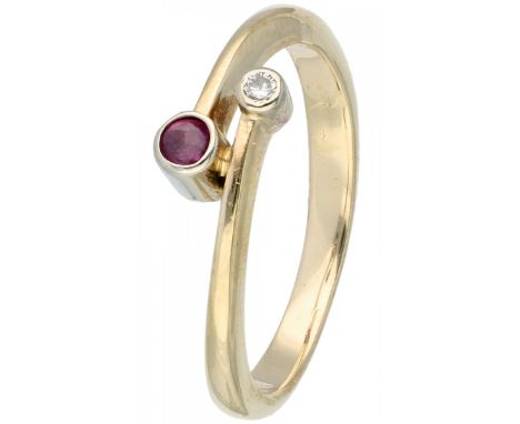 One brilliant cut diamond (approx. 0.02 ct.) and ruby in a white gold setting. Ring size: 15.25 mm / 48 mm. Weight: 2.1 gram.