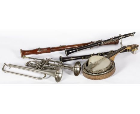 With 2 trumpets, a clarinet and a banjo. Estimate: € 30 - € 50