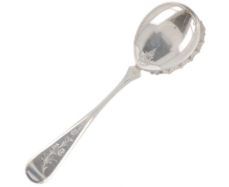 Equipped with a comb and engraved with floral decorations. Netherlands, 1890, hallmarks: Leeuw, Minerva, unclear maker's mark