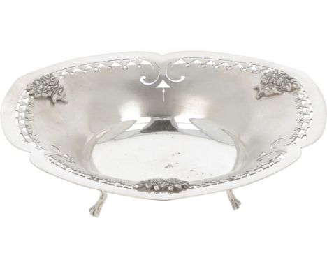 Beautiful model with partly openwork edges, convex bottom and soldered floral decoration. Standing on 3 soldered claw legs. 2