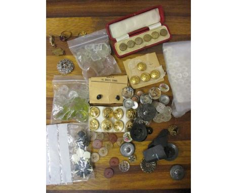 Jewellery to include a gold coloured seed pearl and turquoise brooch, a 9ct gold amethyst ring and a gold coloured Mezpah bro
