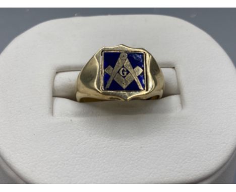 9ct gold Reversable Masonic Ring - Size k 1/2 and weighs 5.5g