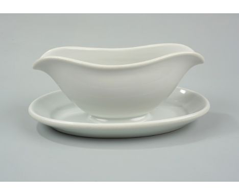 Sauciere, Wehrmacht, Kantinengeschirr, Rosenthal Porzellan, 1940  unterseitig gemarkt Wehrmachtsadler mit Emblem, Marke "Rose