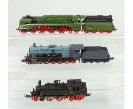 3 Dampfloks, Spur H0, Roco und Trix ROCO 63201 - Dampflokomotive BR 18 der DR mit Schlepptender, in OVP; Trix 52 2436 00 H0 D