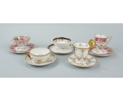 5 Mokkatassen, jeweils mit Untertasse, überwiegend mit Rosendekor, diverse Hersteller, 1900-1940 u.a. Rosenthal, Tasse mit Bl