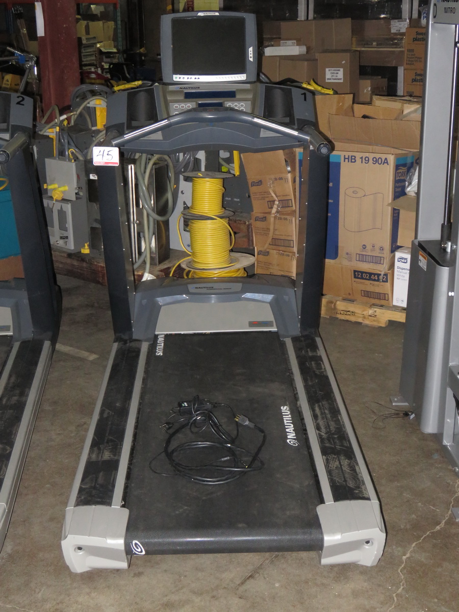 NAUTILUS T914 COMMERCIAL SERIES TREADMILL W/ HEART RATE MONITOR & LCD