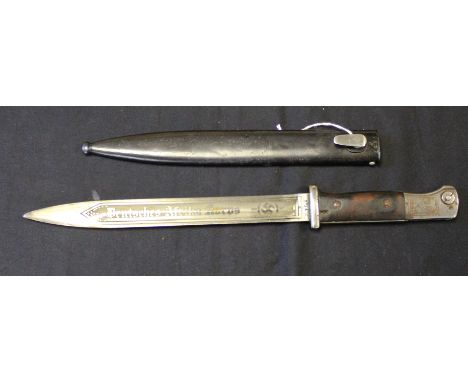 German Army bayonet, maker marked Mundlos. With metal scabbard (miss matched numbers). Blade engraved 'Luftwaffe-Fliegerkorps