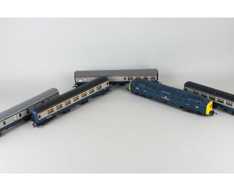 An Intercity locomotive 00 gauge engine with four carriages