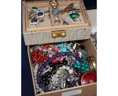 Assorted costume jewellery, including facet cut amethyst necklace etc.