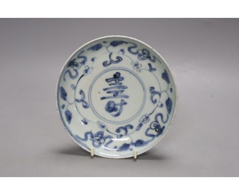   A Chinese blue and white saucer dish, late Transitional - early Kangxi period, diameter 17cm