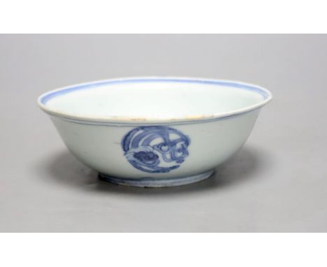   A Chinese Kangxi blue and white bowl, diameter 15cm