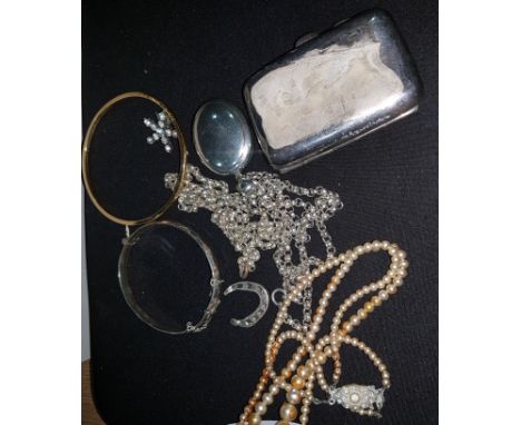 A silver locket on chain; an enamel brooch; bangles; a cigarette case; etc.