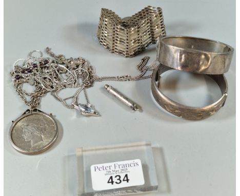 Collection of mainly silver items to include: buckle, bracelet, ten bar gate bracelet with heart shaped padlock, chains, one 