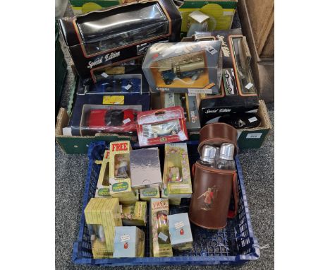 Collection of mainly boxed diecast model vehicles to include: Corgi Classics, Maisto Special Editions, Country Companions etc