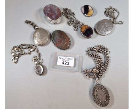 Collection of Victorian and other jewellery to include: Blue John pendant on chain and Blue John Brooch, Scottish agate brooc
