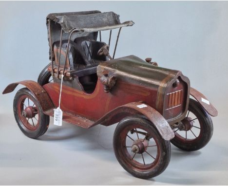 Vintage style model of a Ford Model T Torpedo Roadster. (B.P. 21% + VAT)