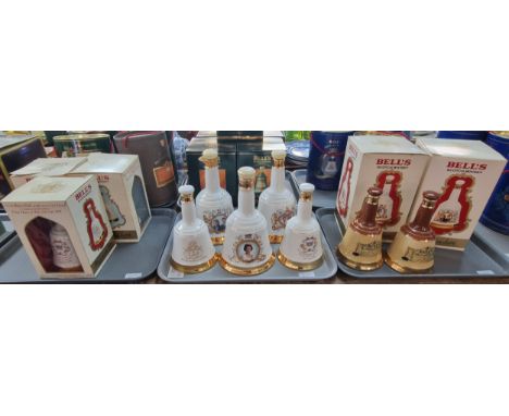 Collection Wade Bell's Scotch Whisky commemorative and other decanters, some sealed, some empty, two in original boxes. (3 tr