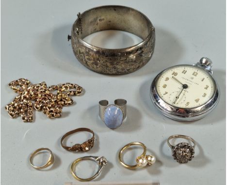 Bag of jewellery to include: silver engraved bangle (1.28 troy oz approx.), 9ct gold child's signet ring (1.1g approx.), othe