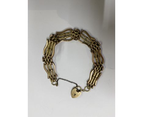 9ct Victorian padlocked gate bracelet.
Each panel consists of curved links with texture patterning across the central bars.
A