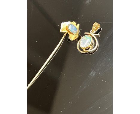 9ct Gold pin brooch & pendant set with opal 