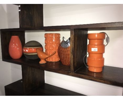 5 ORANGE DISPLAY ORNAMENTS AND 1 ORANGE LAMP