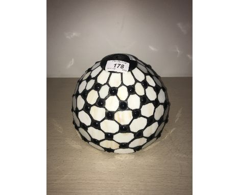 TIFFANY STYLE LIGHT SHADE