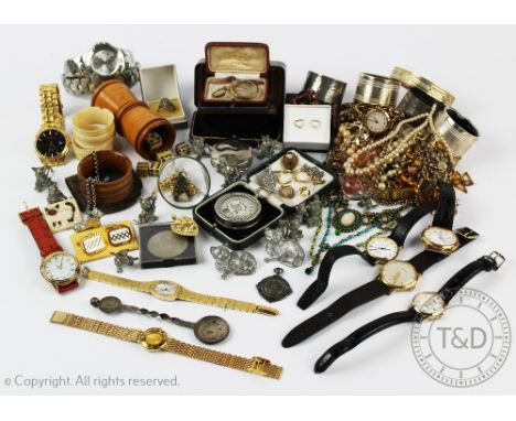 A miscellany of 19th century and later objects, to include a pair of silver mounted lacquered napkin rings, a Ladies gold pla