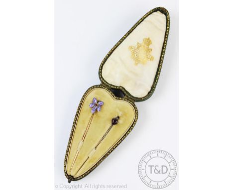 A Child & Child Art Nouveau gold and enamel stick pin, modelled as a pansy flower head with central untested ruby, 7cm long a