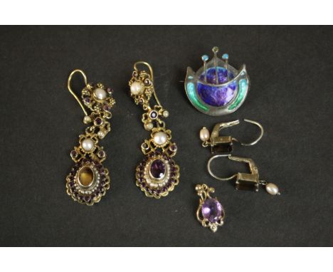 A collection of silver and silver gilt jewellery, including a James Fenton silver and enamel Art Nouveau brooch, a single ame