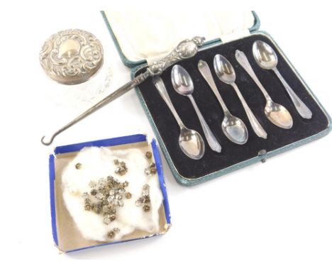 A set of six George V silver teaspoons, with shaped handles, 9cm wide, (cased), a cut glass dressing table jar with silver li