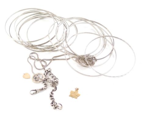 A group of silver and other jewellery, to include a group of silver bangles, a 9ct gold Canadian leaf pendant, 0.7g, a heart 