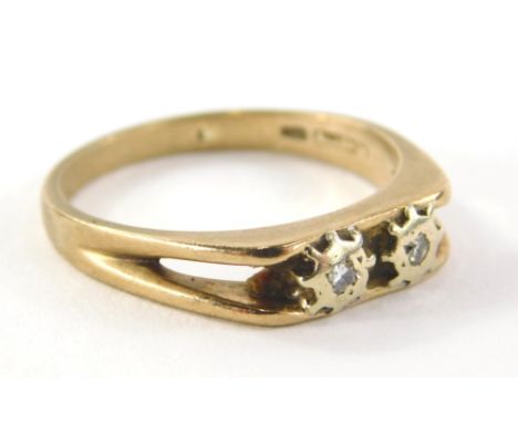 A Romette 9ct gold dress ring, set with two illusion set tiny diamonds, with V splayed shoulders, ring size R, 3.1g all in.