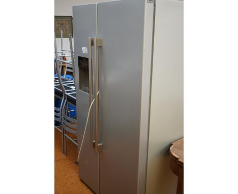 American style fridge freezer with ice & water feature.Must be picked up by 10am Thursday or automatic storage charges will b
