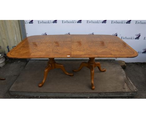 Modern George III style oak and feather-banded twin pedestal dining table, on turned baluster stems and tripod cabriole legs 