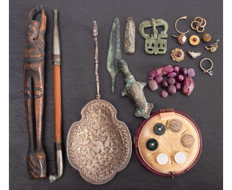 A mixed lot of Artifacts, including ancient spearhead, bottle, spoon, Japanese pipe in holder, etc. 