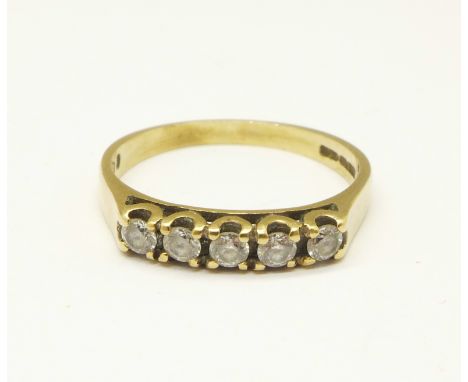 A 9ct gold and cz ring, 1.6g, J 