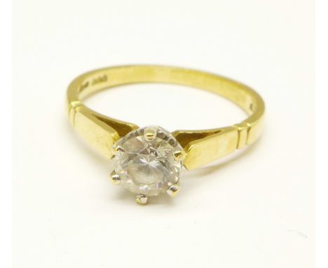 An 18ct gold solitaire ring, 2.3g, K 