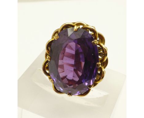 A large 14k gold and purple stone ring, 10.8g, N 