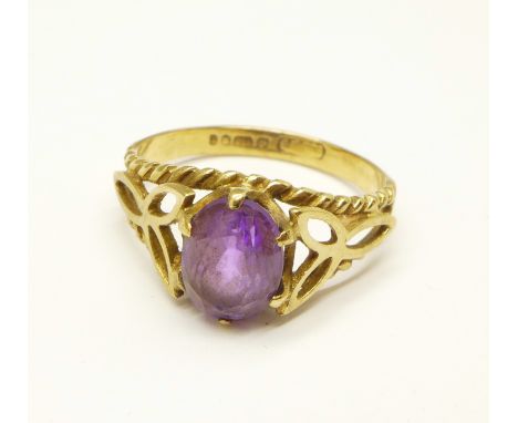 A 9ct gold and amethyst ring, 1.8g, K 