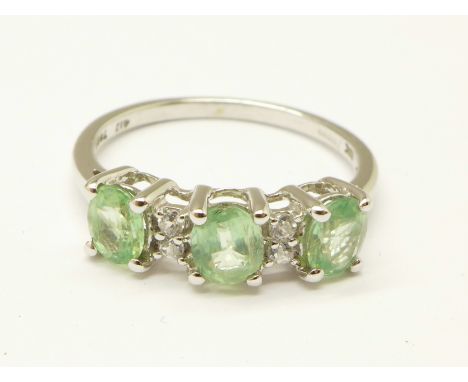 A 9ct white gold, green and white stone ring, 2.3g, N 