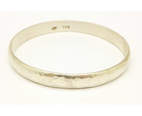 A .999 silver bangle, 33.8g 