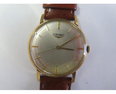 A 9ct yellow gold Longines manual wind wristwatch - 32mm case - running, hands adjust - approx weight 31.5 grams 