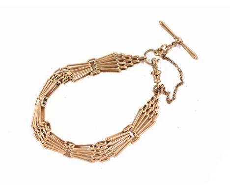 A 9 ct gold gate bracelet with T bar.&nbsp; 22.4 grams (see illustration). 