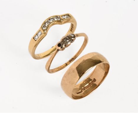 An 18 ct gold ring stamped 750, with four central diamonds flanked either side by two diamonds.  Size O, weight 3.8 grams, to