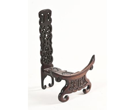 A good Chinese 19th century hardwood plate stand, with carved and pierced design.  Height 26 cm, width 18 cm, depth 14.5 cm.