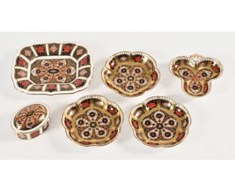 Six pieces of Royal Crown Derby Imari pattern 1128, five pin dishes (three matching 11 cm diameter) and an oval lidded trinke