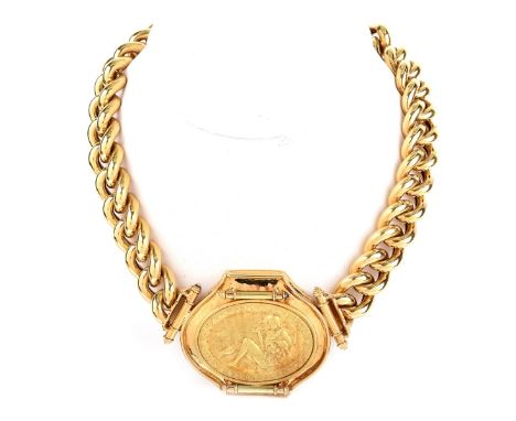 Vintage Italian Large 18 Karat Yellow Gold Link Pendant Necklace with Classical Relief Medallion Pendant. Stamped 750, Italia