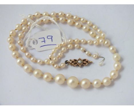 A pearl necklace with 9ct clasp (a/f) 