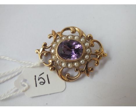 An attractive amethyst &amp; pearl brooch in 9ct - 6.5gms 